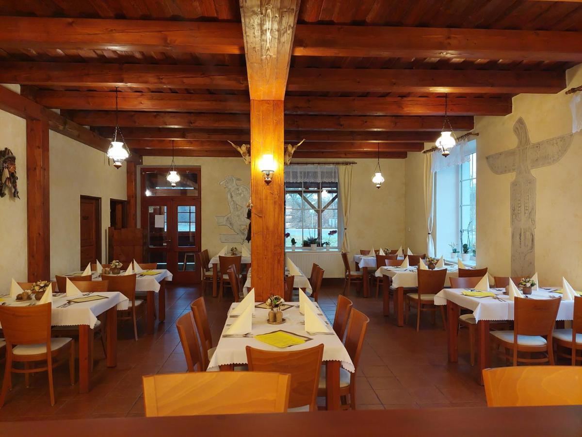 Penzion Country Steak Restaurant Ланшкроун Экстерьер фото